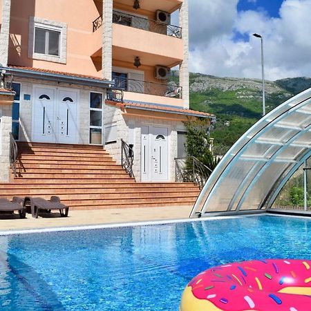 Villa Dolphin Apartments Petrovac Екстер'єр фото