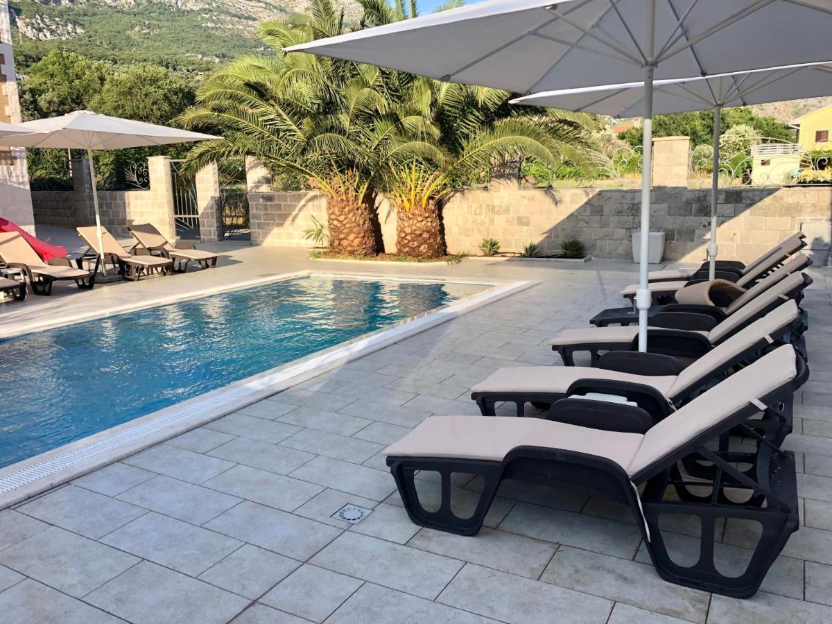 Villa Dolphin Apartments Petrovac Екстер'єр фото