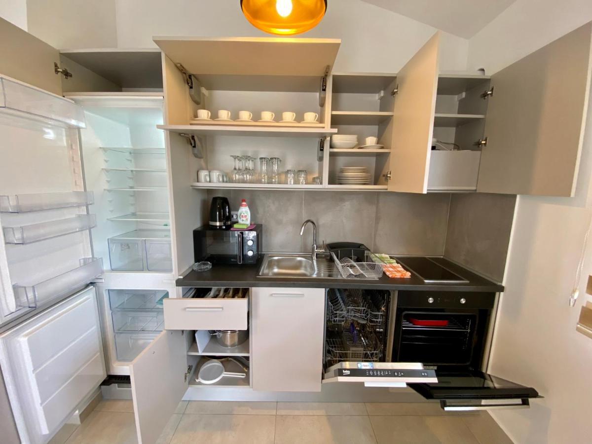 Villa Dolphin Apartments Petrovac Екстер'єр фото