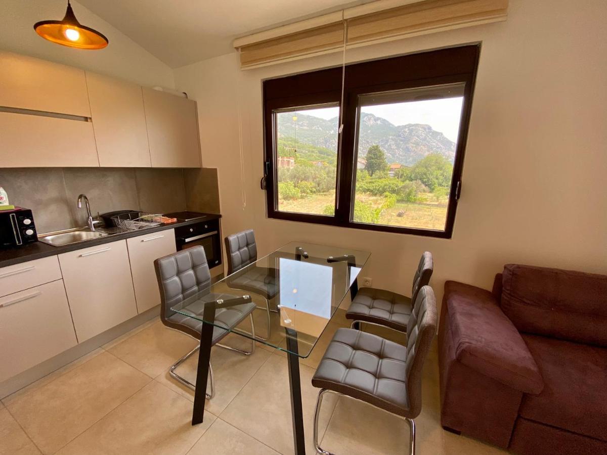 Villa Dolphin Apartments Petrovac Екстер'єр фото