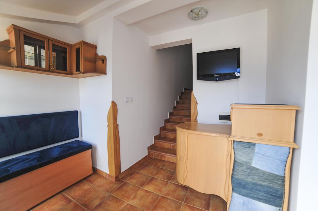 Villa Dolphin Apartments Petrovac Екстер'єр фото