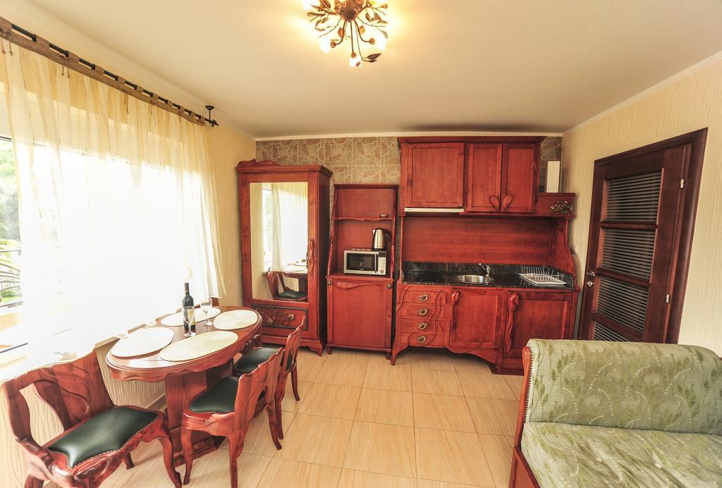 Villa Dolphin Apartments Petrovac Екстер'єр фото