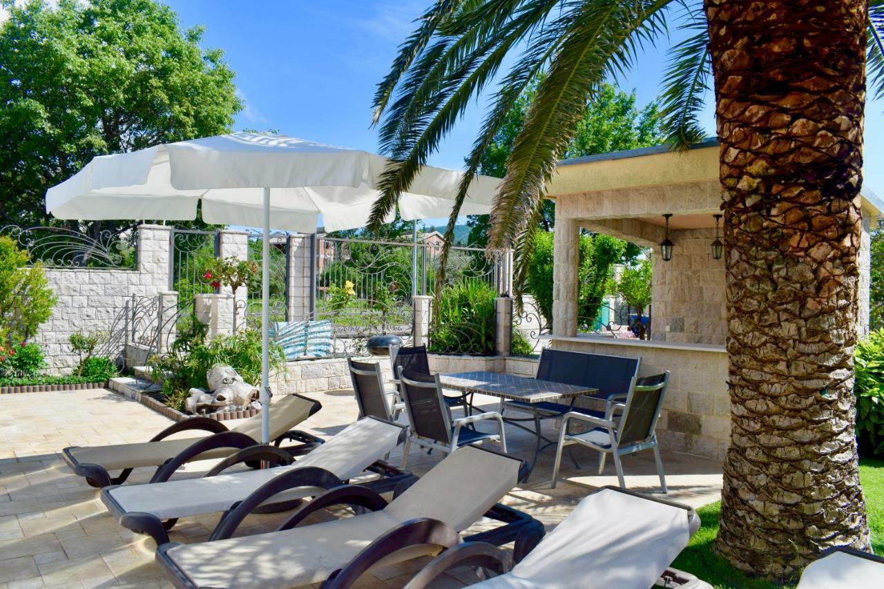 Villa Dolphin Apartments Petrovac Екстер'єр фото
