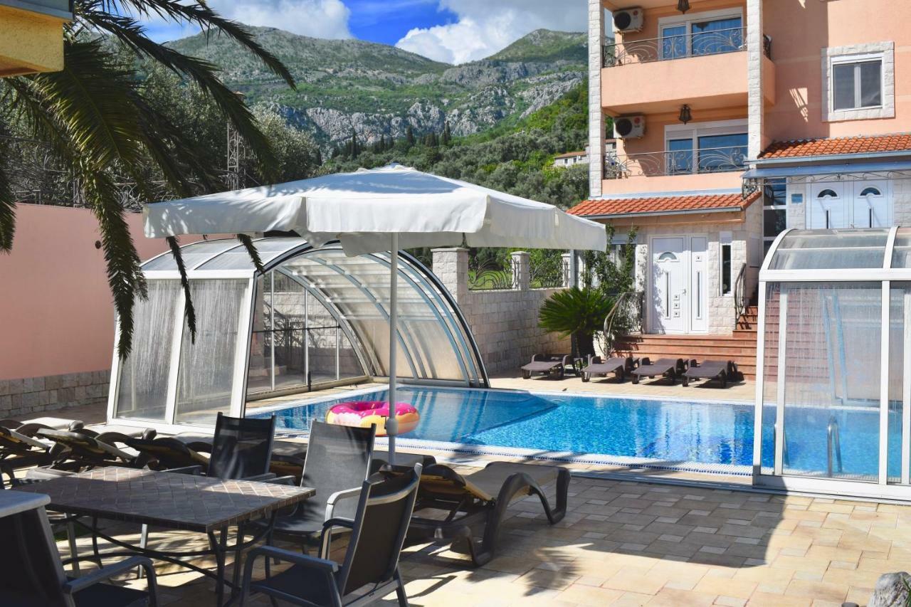 Villa Dolphin Apartments Petrovac Екстер'єр фото