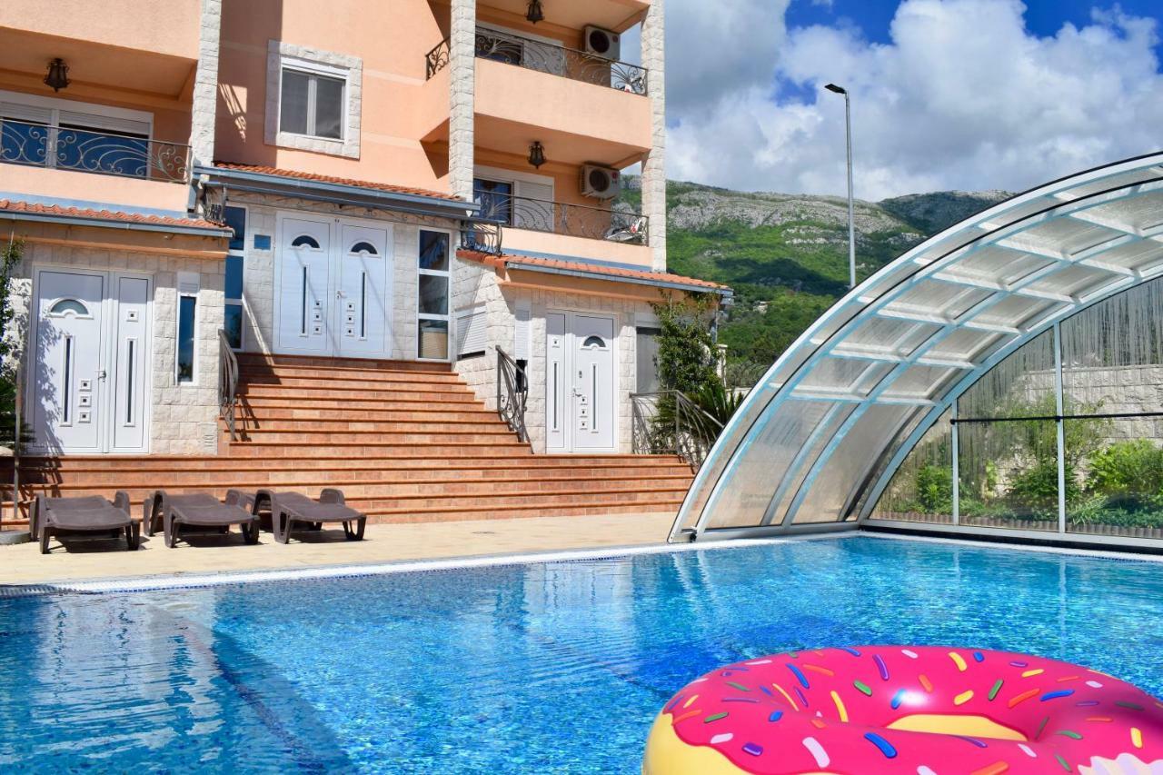 Villa Dolphin Apartments Petrovac Екстер'єр фото