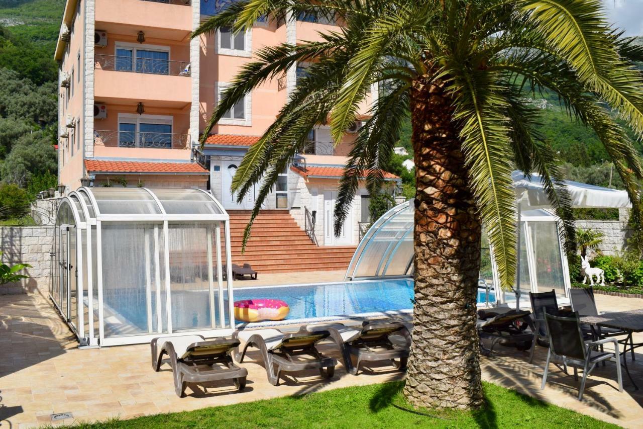 Villa Dolphin Apartments Petrovac Екстер'єр фото