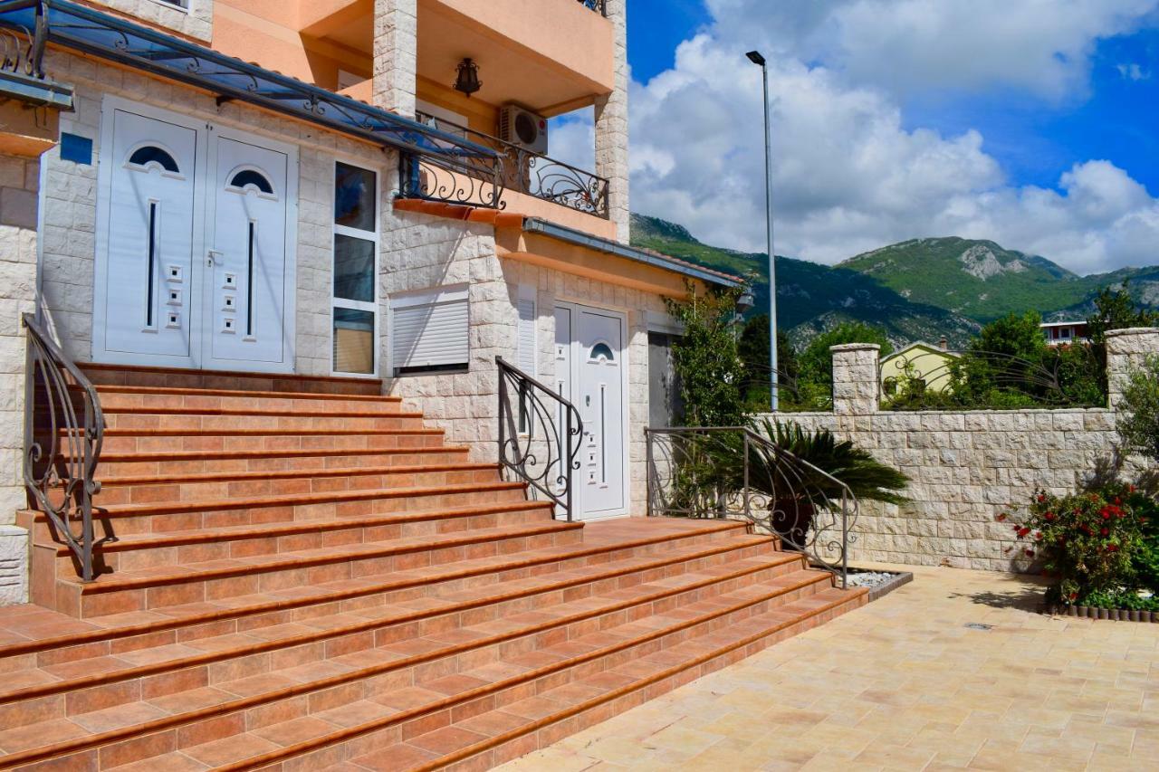 Villa Dolphin Apartments Petrovac Екстер'єр фото