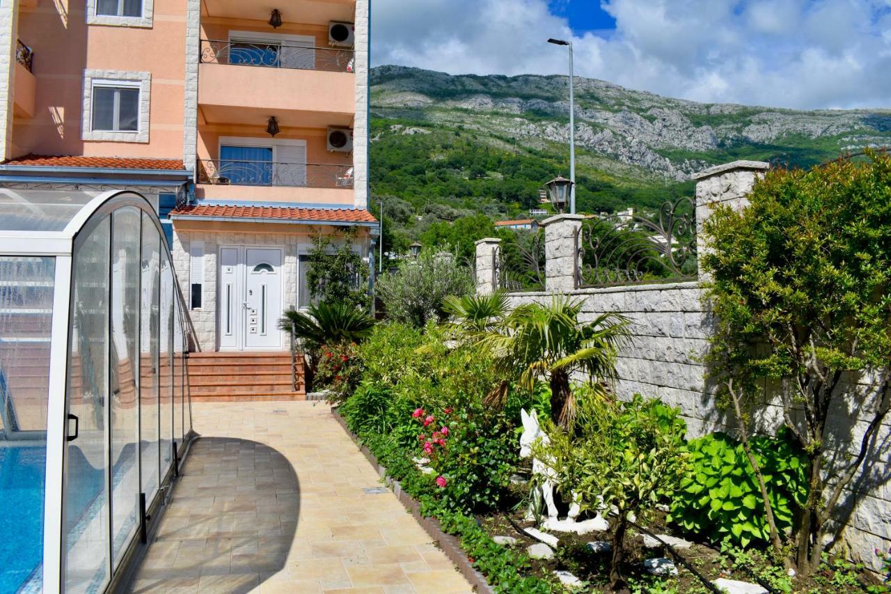 Villa Dolphin Apartments Petrovac Екстер'єр фото