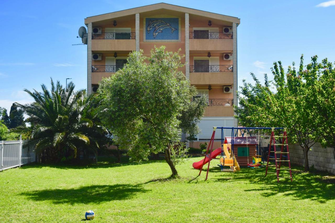 Villa Dolphin Apartments Petrovac Екстер'єр фото