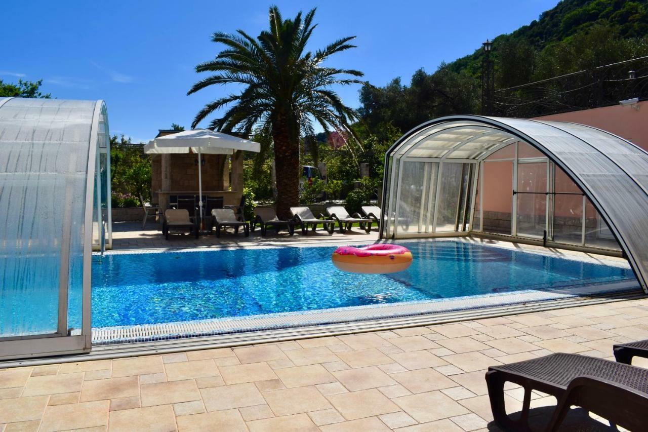 Villa Dolphin Apartments Petrovac Екстер'єр фото