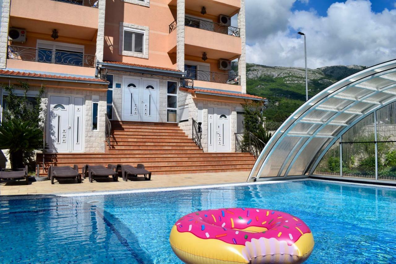 Villa Dolphin Apartments Petrovac Екстер'єр фото