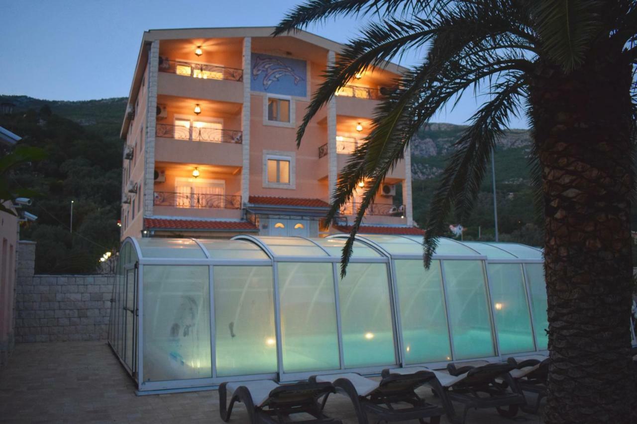 Villa Dolphin Apartments Petrovac Екстер'єр фото