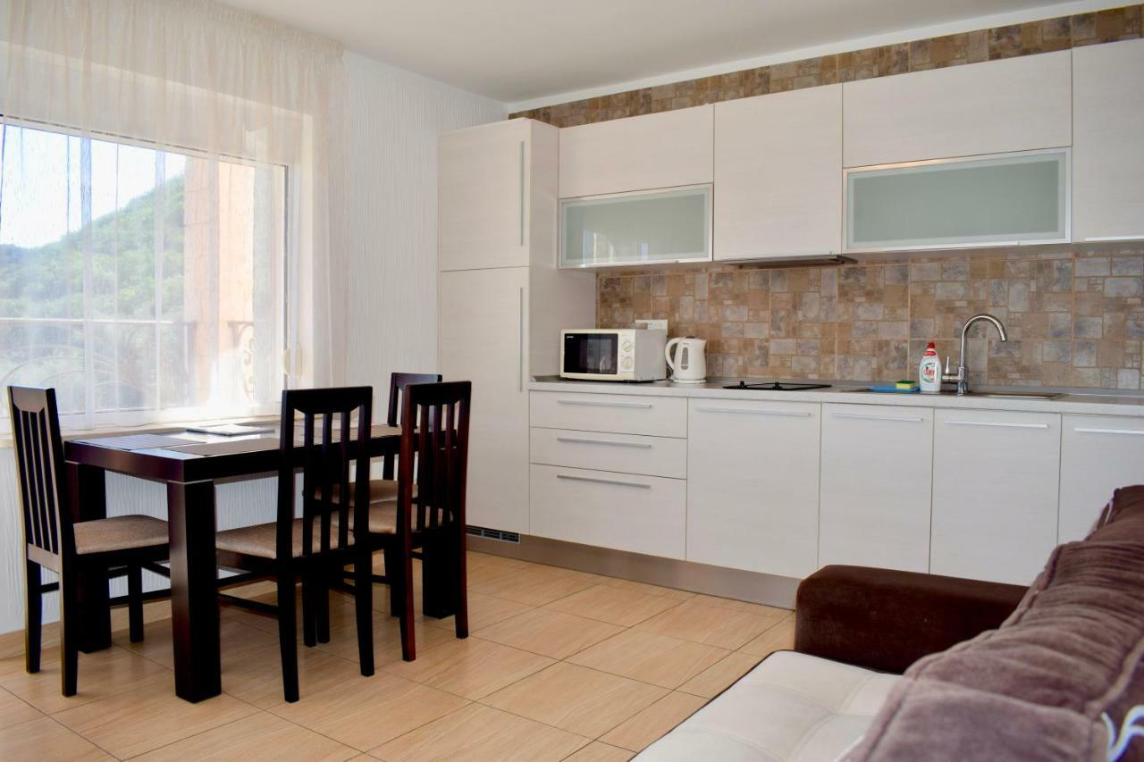 Villa Dolphin Apartments Petrovac Екстер'єр фото