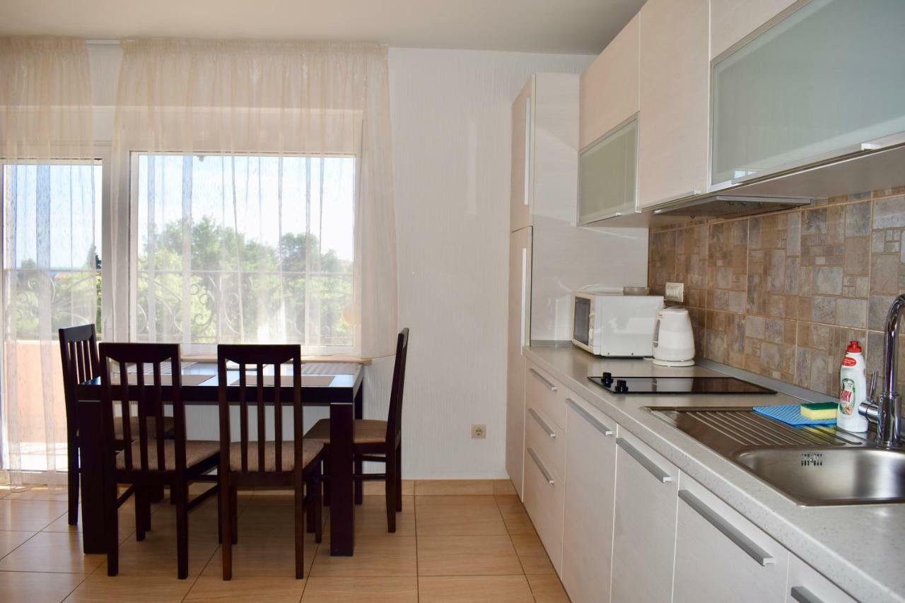 Villa Dolphin Apartments Petrovac Екстер'єр фото