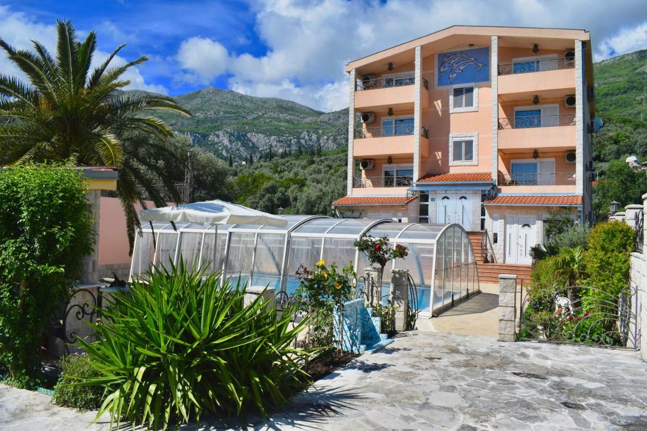 Villa Dolphin Apartments Petrovac Екстер'єр фото